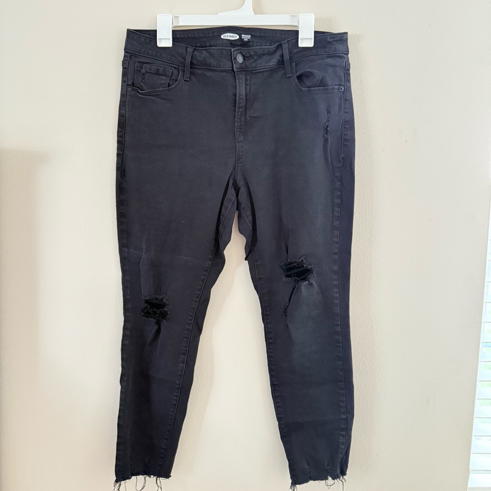 Old Navy Women's Black Distressed Ankle Jeans